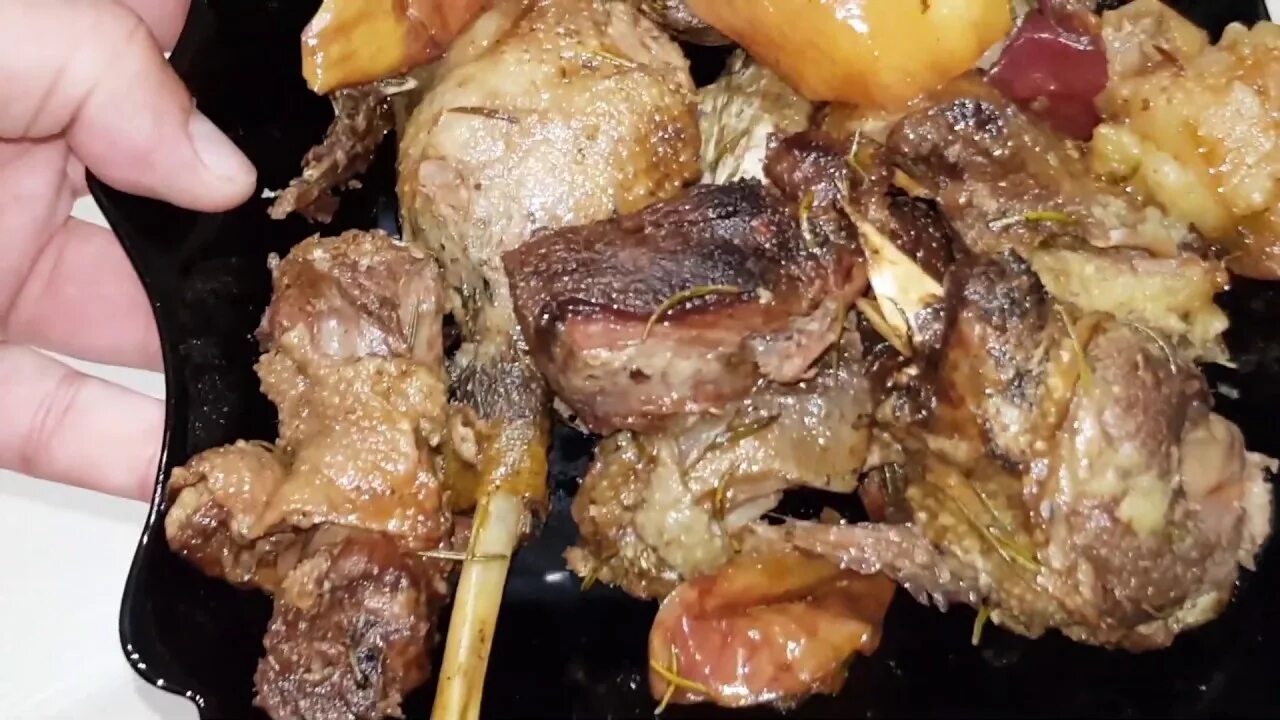 Запеченный гусь с яблоками и алычой в духовке рецепт с фото пошагово - 1000.menu