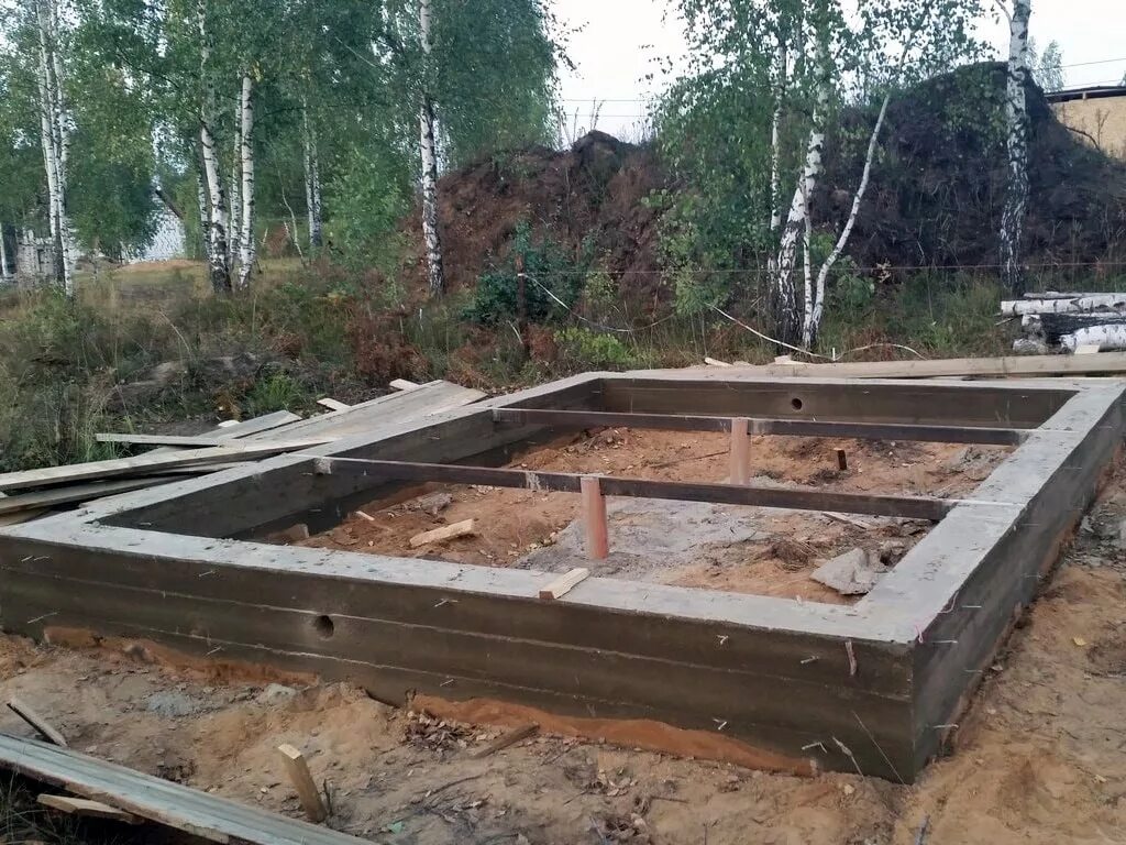 Свайно ростверковый фундамент под ключ. Свайно ростверковый фундамент под ключ. Ростверк свайного фундамента. Свайно-ростверковый фундамент. Свайно ростверковый фундамент под ключ.