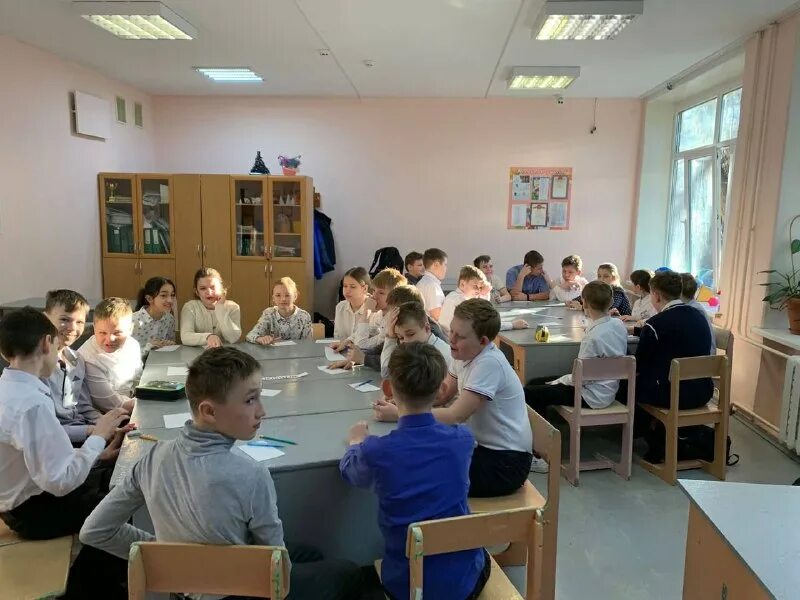 Учителя 46 гимназии. Киров директор школы 46. Учителя гимназии 46 киров. 46 гимназия киров форма. 46 школа киров.