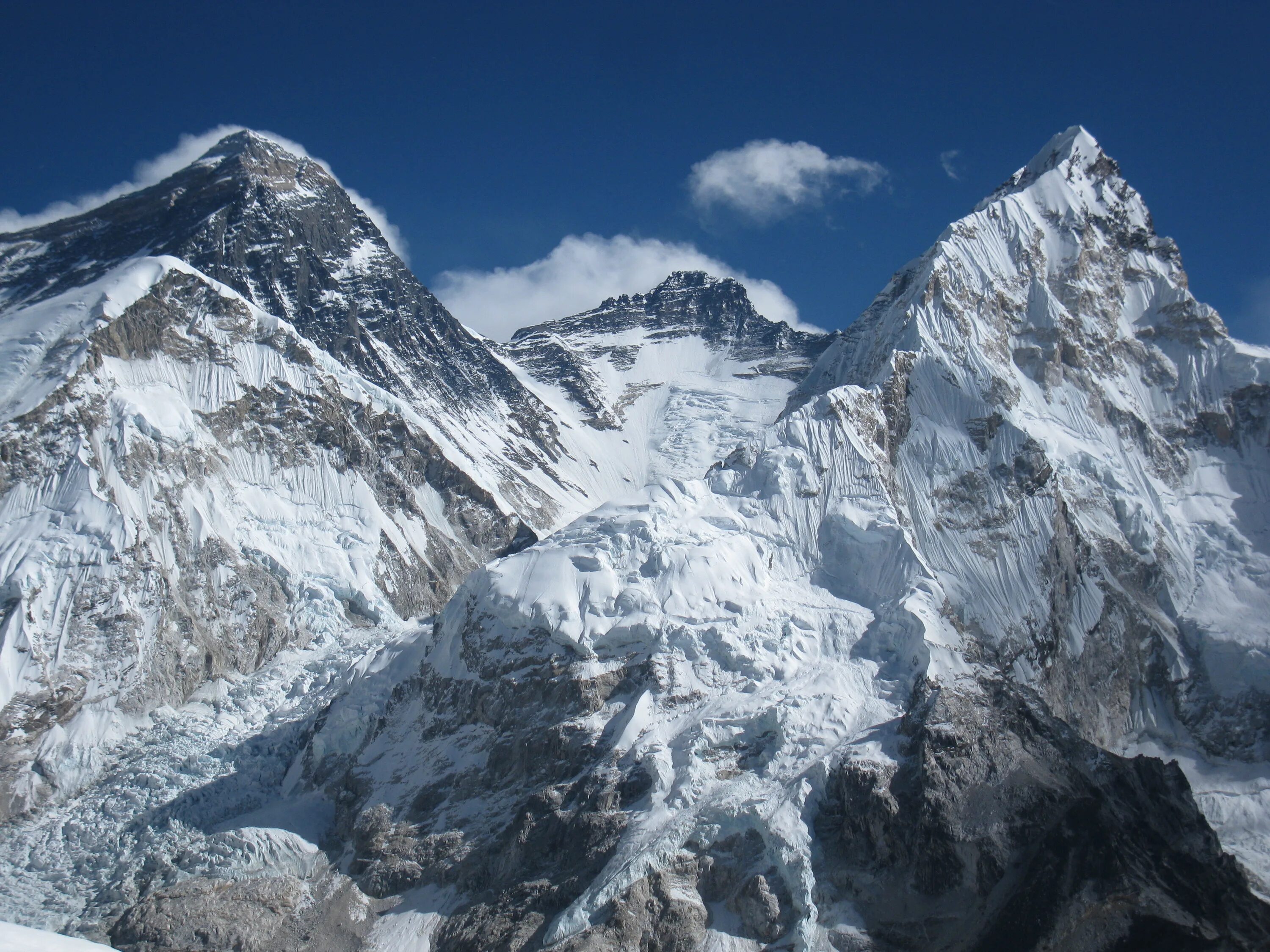 Где находится самая высокая гора эверест. Гималаи Эверест Джомолунгма. Гора Эверест (Джомолунгма). Гималаи. Непал Эверест. Лхоцзе гора.