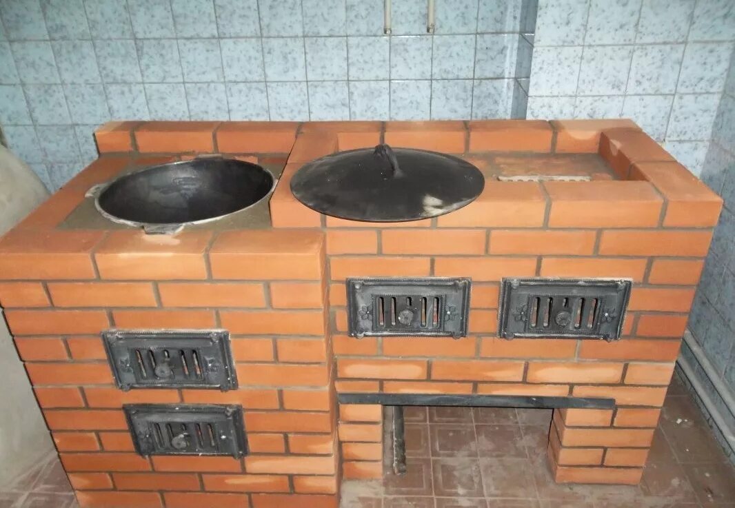 Печь под. Печь для казана из кирпича. печь под казан из кирпича. мангалы из кирпича с печкой для казана. печка под казан из кирпича.