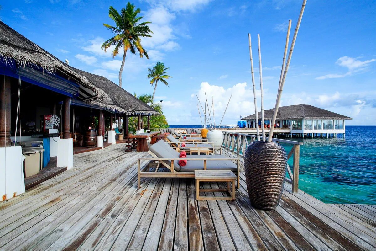 Centara grand island resort. Центара Гранд Мальдивы. Остров центара Мальдивы. Centara Grand Island Resort & Spa 5*. Centara Grand Island Resort & Spa Maldives 5* (Ари Атолл).
