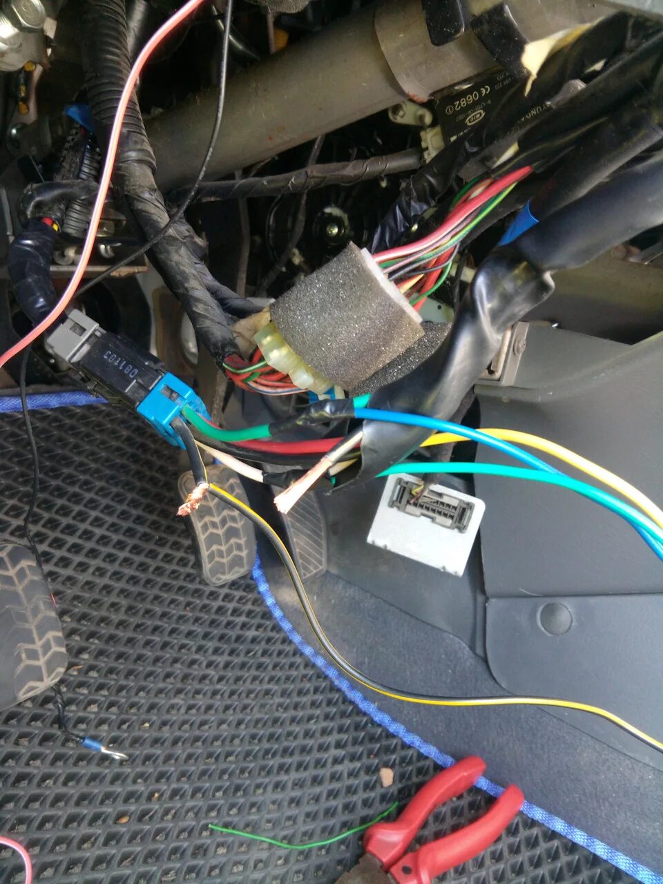 Чип иммобилайзера ваз 2114. Иммобилайзер закрывает двери. Блок центрального замка пежо 308. Обходчик иммобилайзера kgb fx-5. Иммобилайзер закрывает двери.