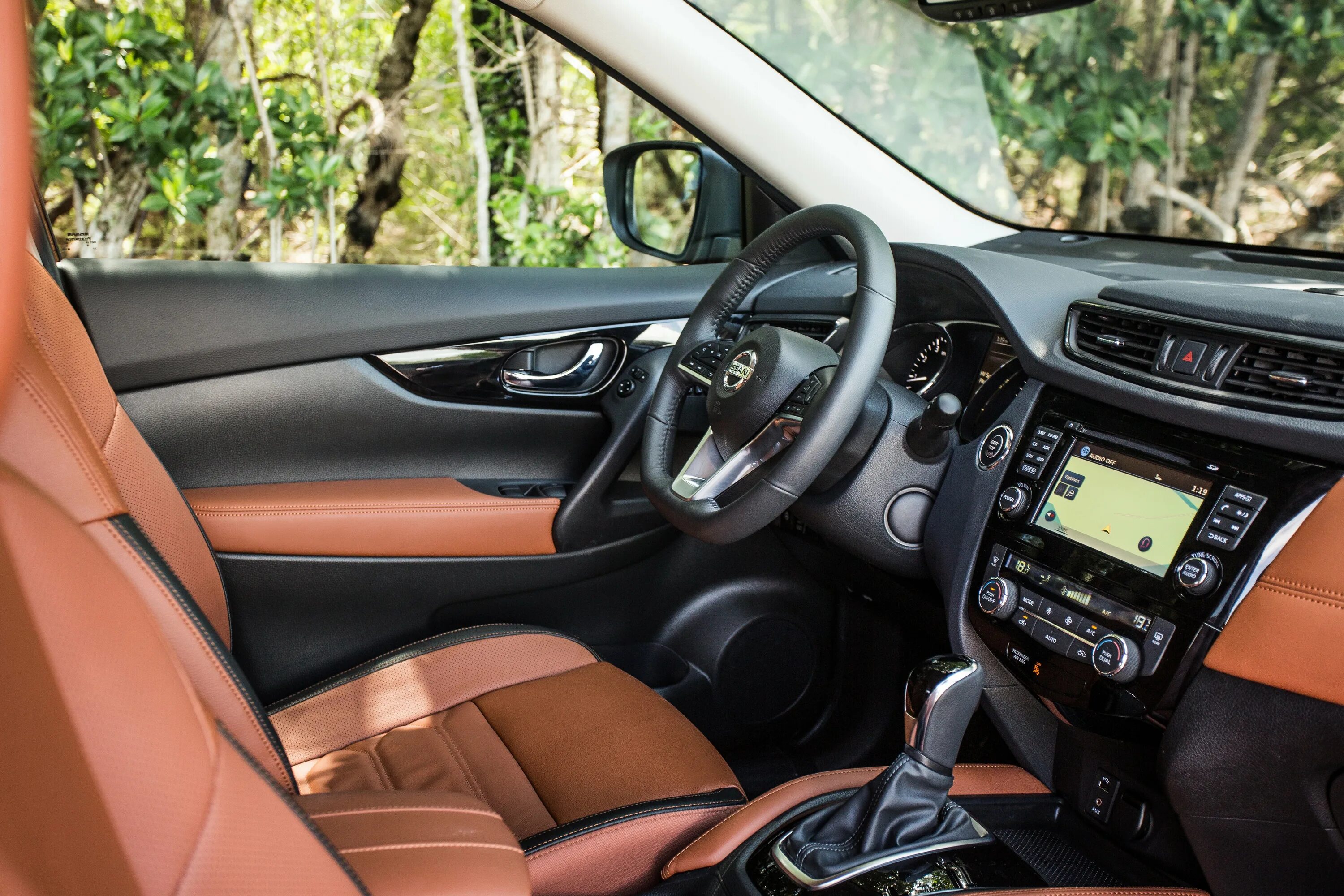 Четвертое поколение Nissan X-Trail: чем порадует обновленная версия кроссовера