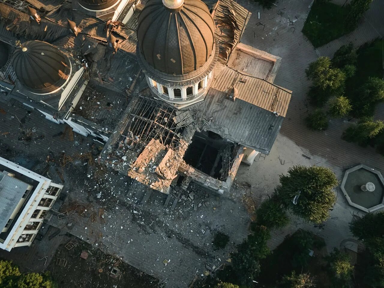 Россия разбомбила храм в Одессе.