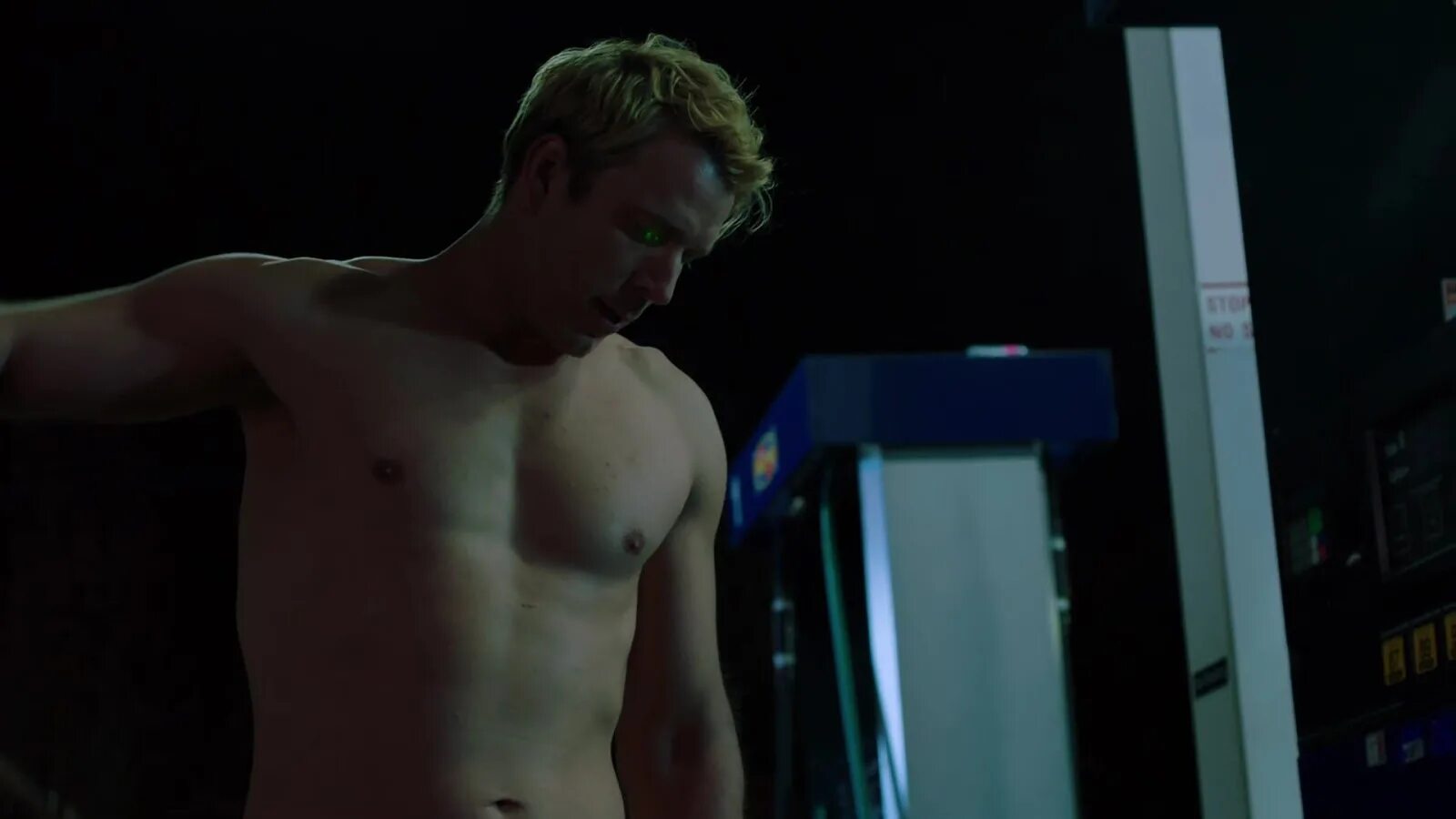 Вик разрушитель 6. Вик разрушитель 6. Уэсли снайпс разрушитель. Уэсли снайпс разрушитель. Джон спартан разрушитель.