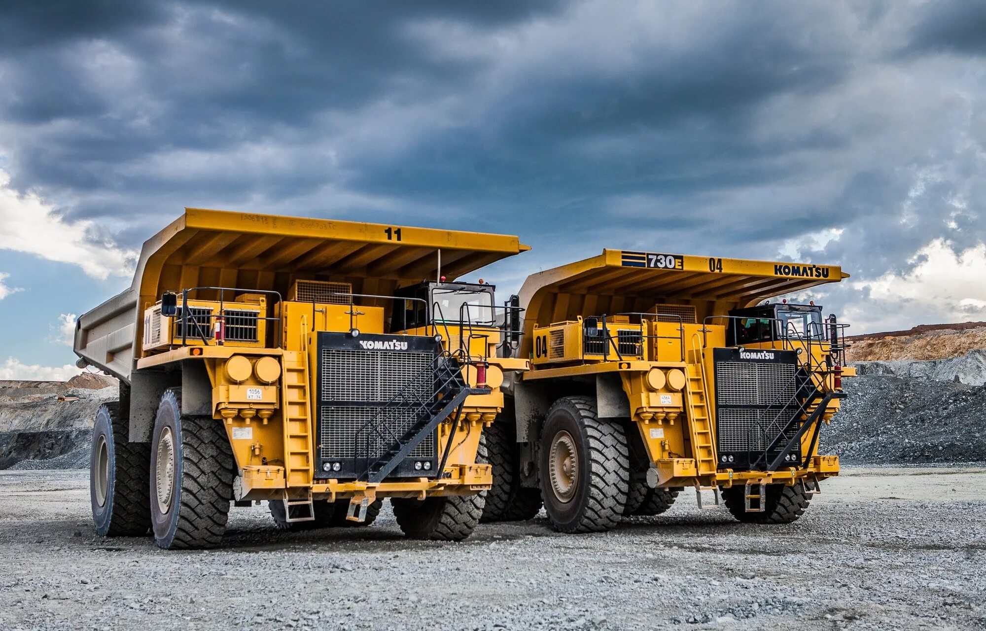 Горнодобывающая техника. Горнодобывающая промышленность. Карьерный самосвал caterpillar 785с. Atlas copco dm45. Коматсу карьерный самосвал.