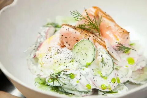 Салат со сметаной и яйцом
