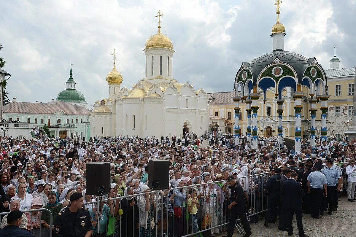 Иринарховский крестный ход 2023. Рождения храма. День рождения лавры. Рождество христово трансляция из храма христа спасителя 2024. День рождения лавры.