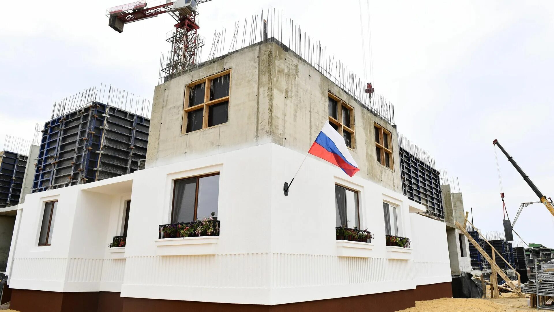 Мариуполь строится. Мариуполь стройка 2025. стройка дома. новый дом в мариуполе. стройка жилья в мариуполе.