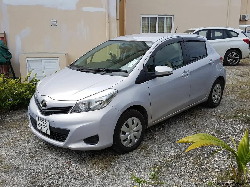 Купить витц в красноярске. Toyota Vitz 2012. Toyota Toyota Vitz 2012. Toyota Vitz, 2012 год. Тойота Витц 2013.