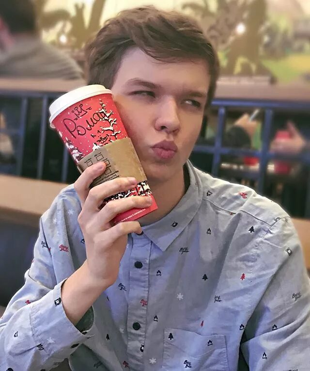 чудо чай и коржик роблокс. артём чудо чай в реальной жизни. матвей тик токер. лицо чудо чая в реальной. лицо zakatoon в реальной жизни.