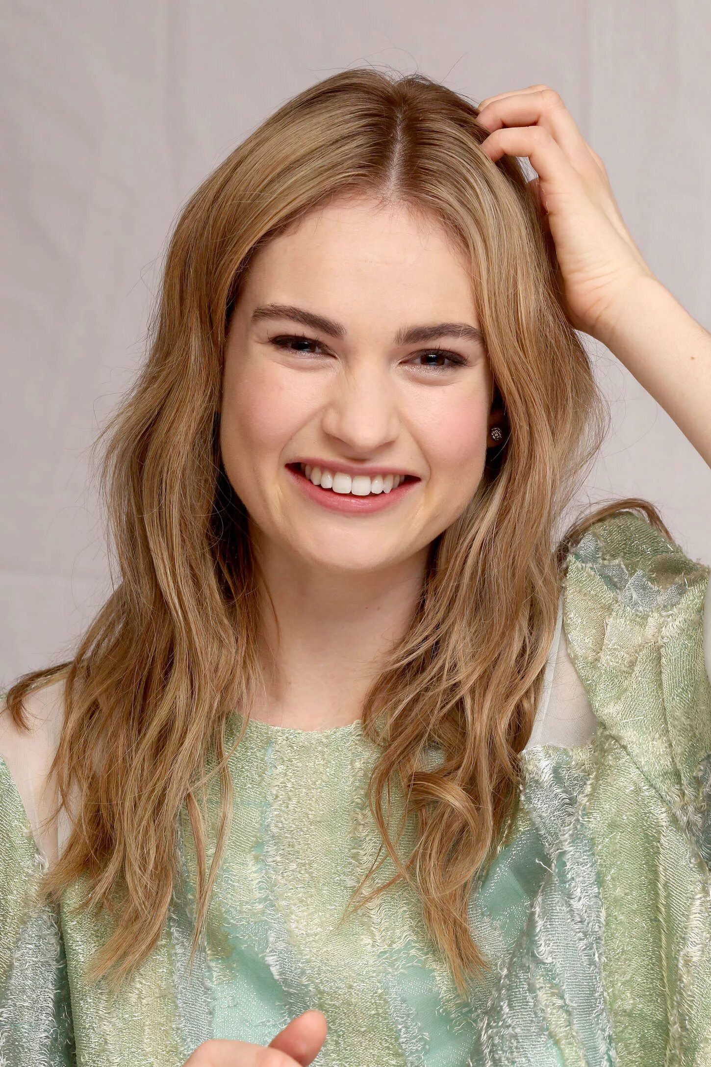 Lily enjoying. Lily james актриса.