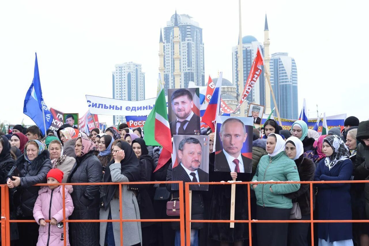 Общество новости в россии. Митинг в Грозном. День народного единства Чеченской Республики.