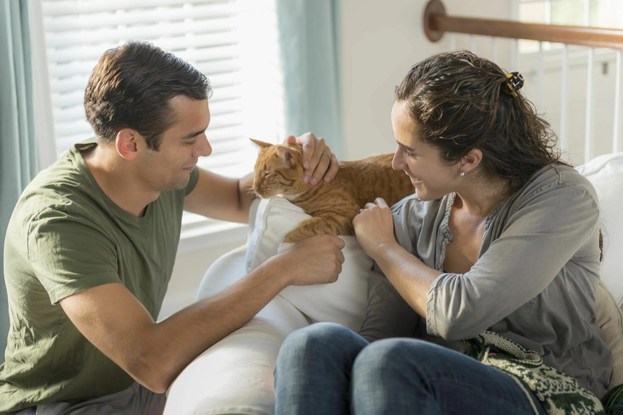 Once a cat. Богатая женщина и питомец. Couple with Cat. Cat owner. Petting Cat.