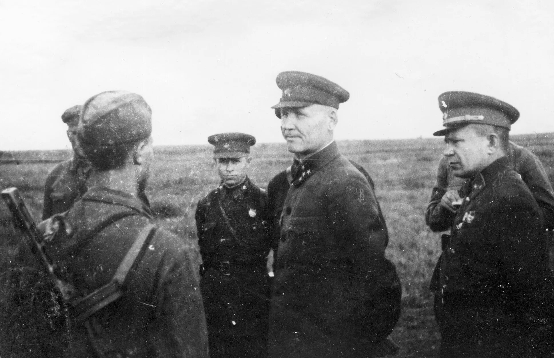 Командир 6 полка