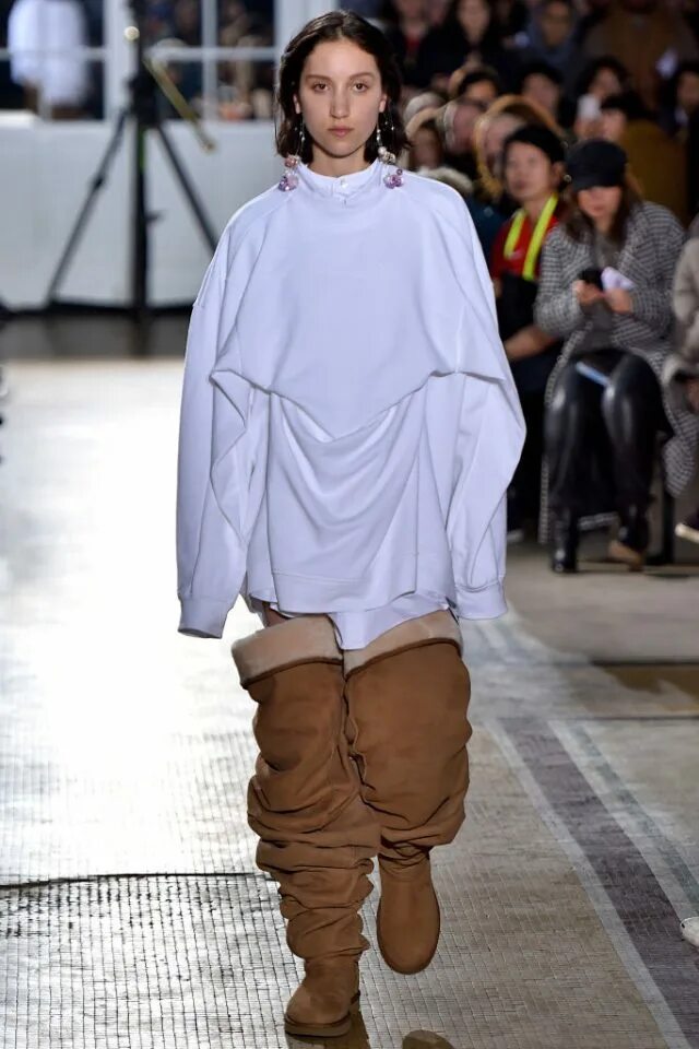 Некрасивая одежда. Безобразная мода. Девушка в некрасивой одежде. Некрасивая одежда. Убогий стиль одежды.