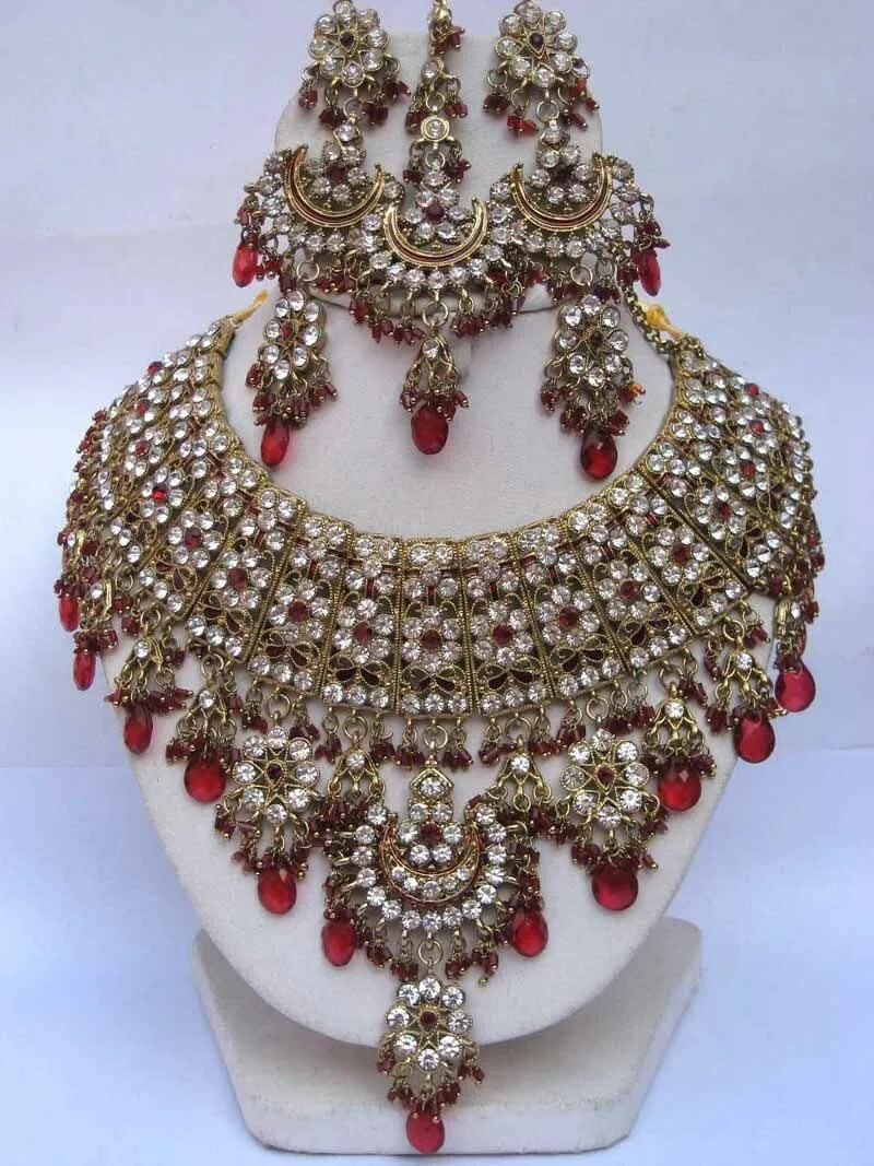Индийские украшения. Индийские ювелирные изделия. Ювелирные украшения в индийском стиле. Индийские драгоценные украшения.