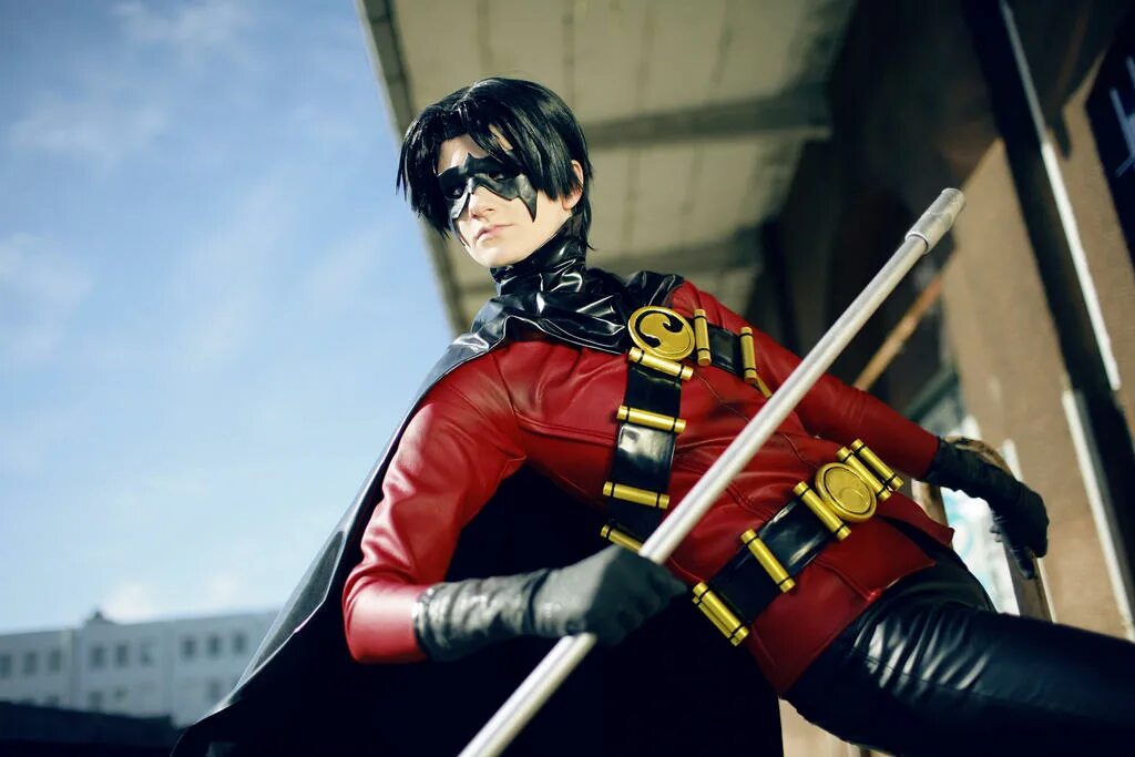 Cosplay robin. Тим Дрейк Робин. Тим Дрейк Робин Титаны. Robin тим Дрейк косплей. Тим Дрейк красный Робин косплей.