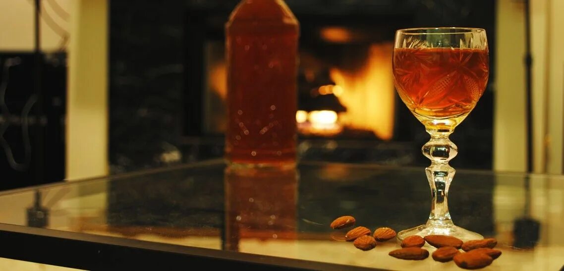 Дижестив ликер амаретто. Амаретто disaronno. Амаретто дисаронно. Амаретто дисаронно. Амаретто италия.