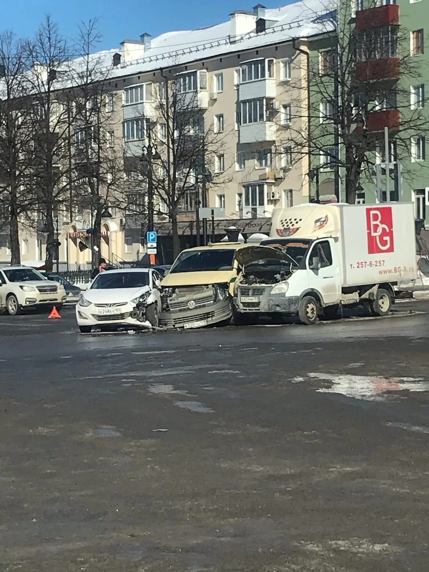 Авария на Компросе в Перми сегодня. Автоаварии Пермь сегодня на Компросе.
