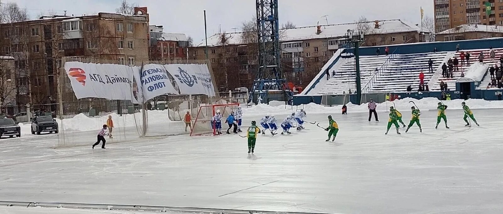 Водник Динамо. Динамо Архангельск каток. Водник чемпион. Водник чемпион 1996. Водник динамо хоккей с мячом полуфинал