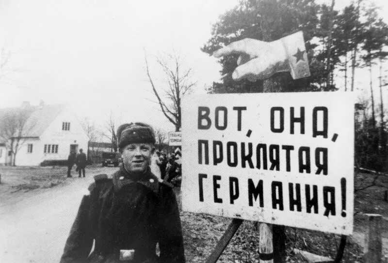 Вот она перед нами. Вот перед нами удивительный. Вот она перед нами. Мемы комиксы про школу. Победитель мем.