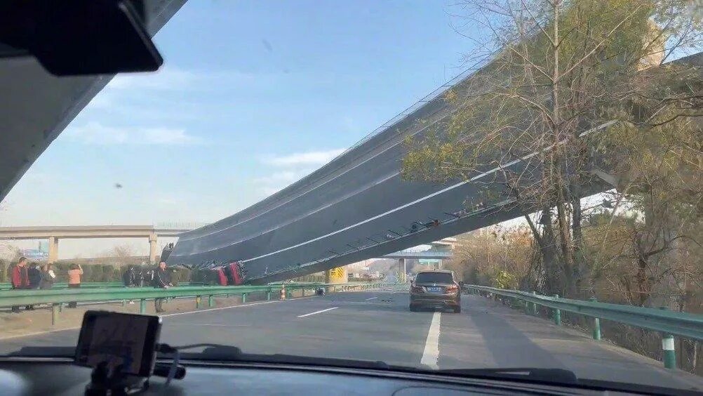 Авария с мостом в сша. В Китае обрушился мост.