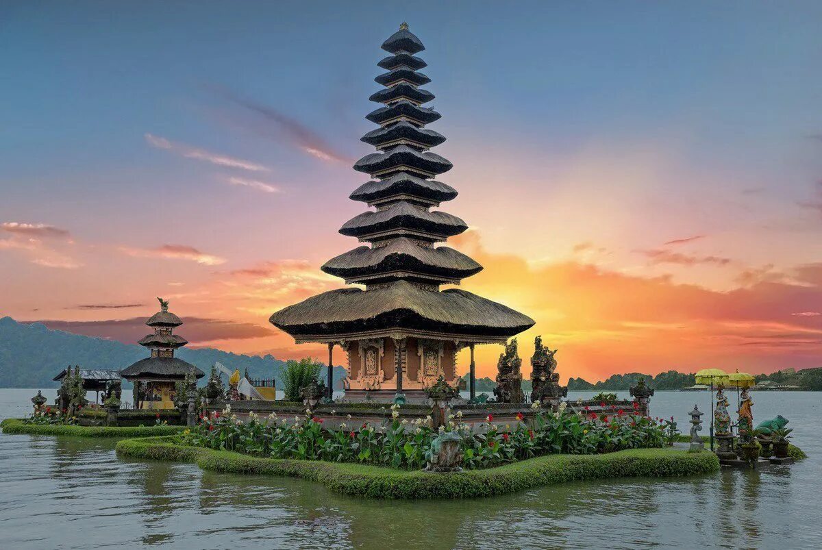 Индонезия крупнейший производитель. Бали храмы. Храм Пура улун дану Бератан. Бали (остров в малайском архипелаге). Улун дану Бали.