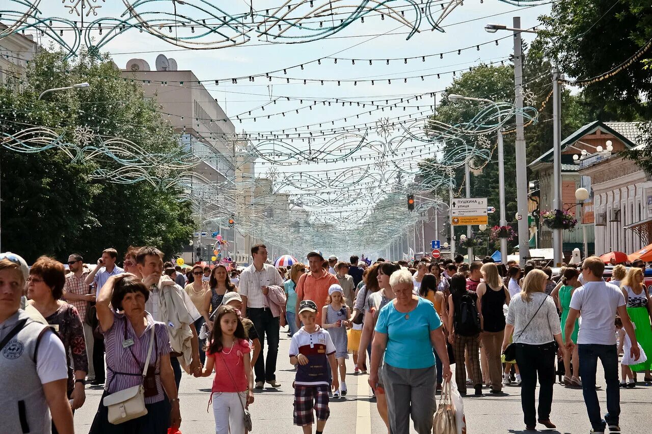 Уфа люди на улицах. Жители города. Люди на улицах Краснодара. Летом городские жители