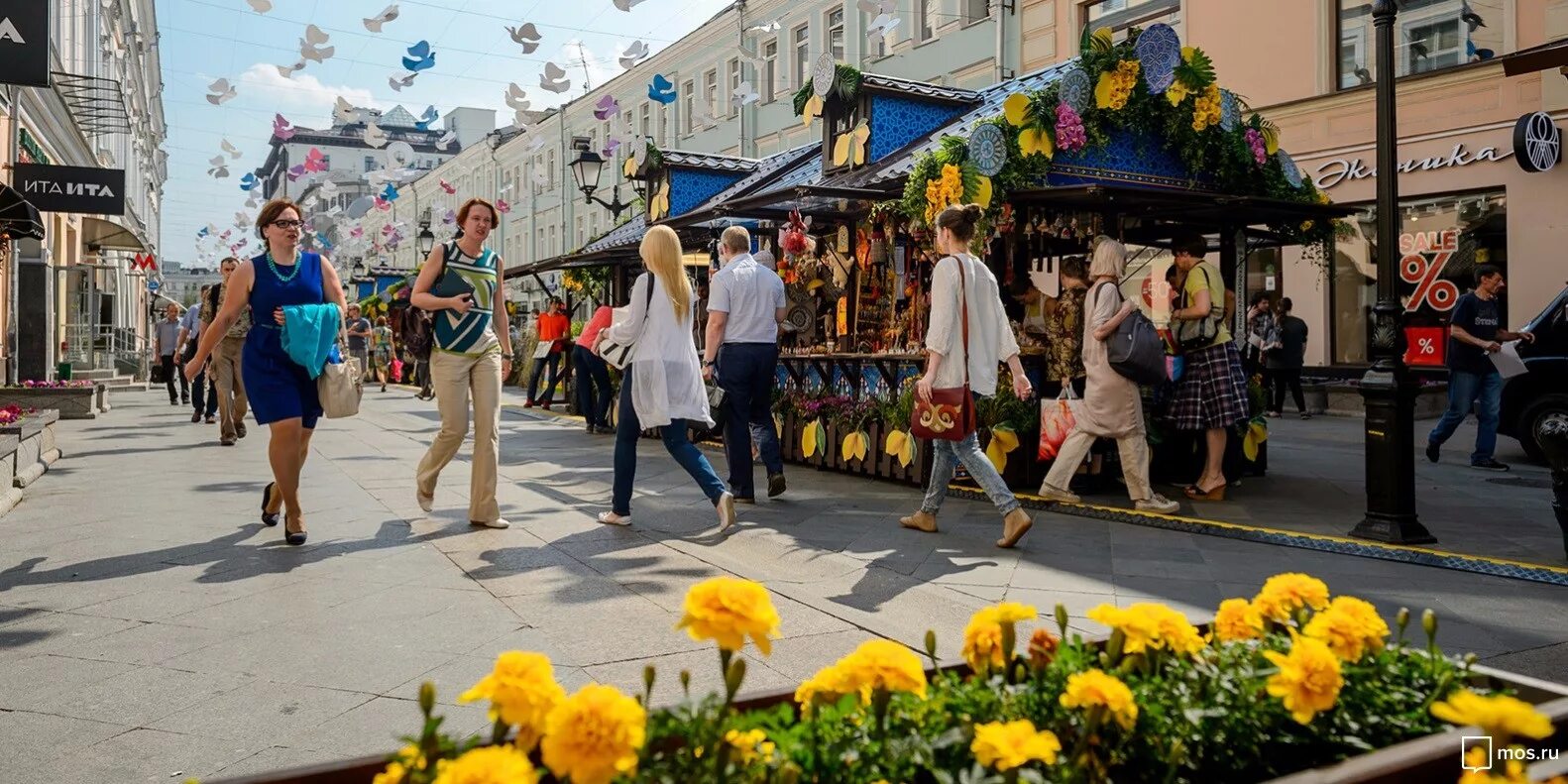 Арбат Москва лето. Москва Арбат Тверская. Тверская улица Арбат. Арбат 49 Москва ярмарка.