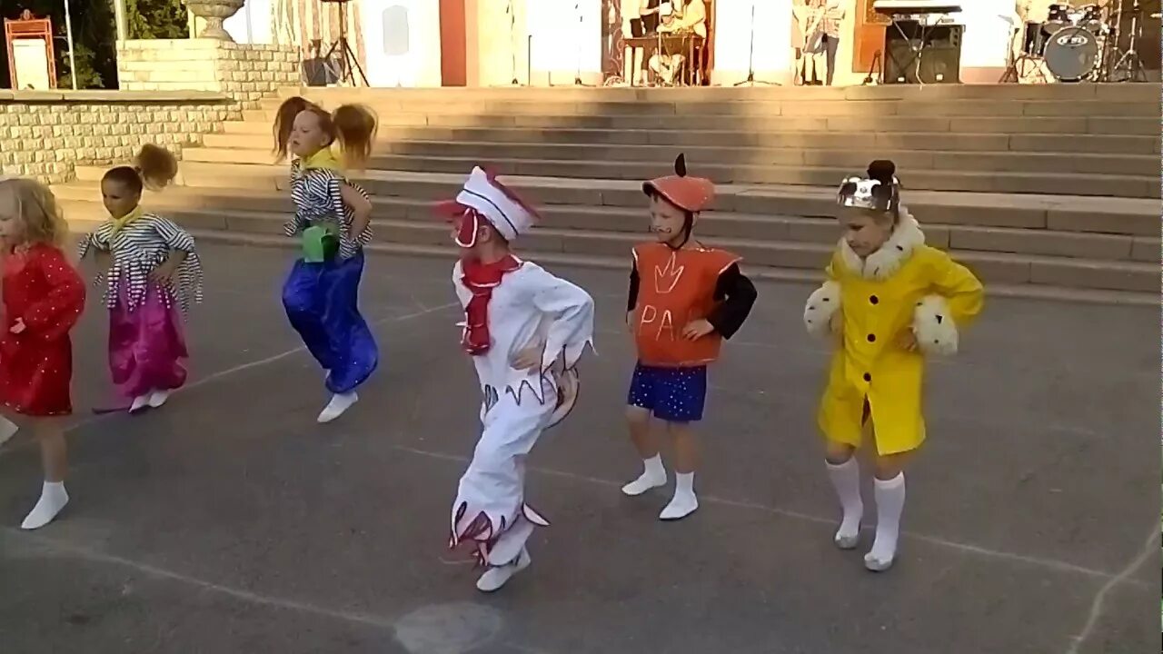 Коллектив современной хореографии кураж. Танец бременские музыканты видео. Принцесса из брянских музыкантов. Танец бременские музыканты видео. Танец бременских музыкантов.