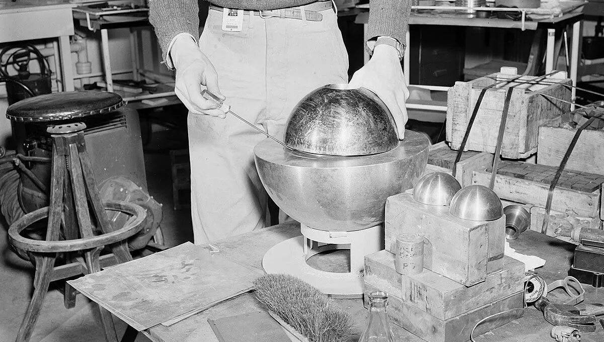 Фумо аниме. Demon core sound. The demon core. Эксперимент луиса злотина. Memecore.