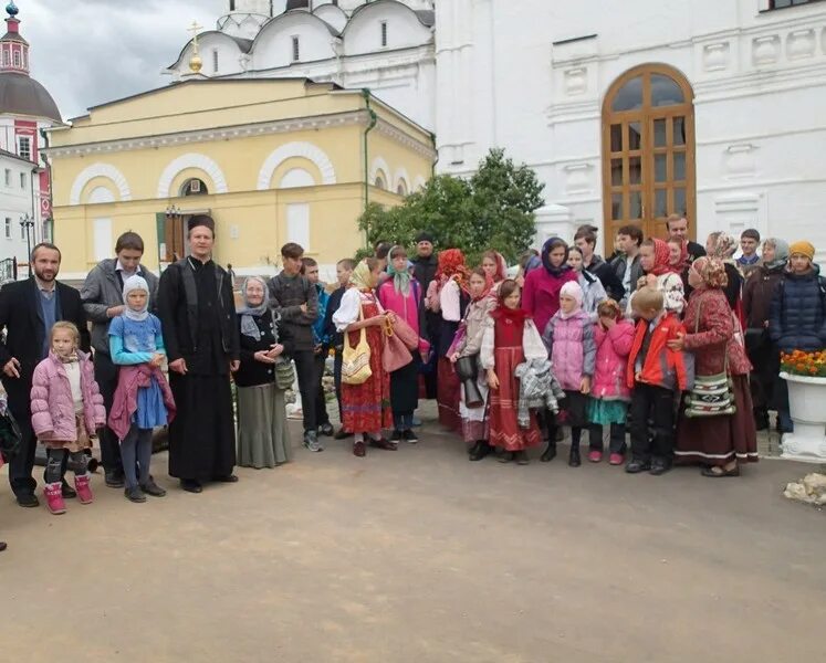 Бараши паломническая. Паломническая служба образ в Бибирево. Тихвинская Епархиальная паломническая служба. Паломническая служба Владимирской епархии. Паломническая служба Ковчег.