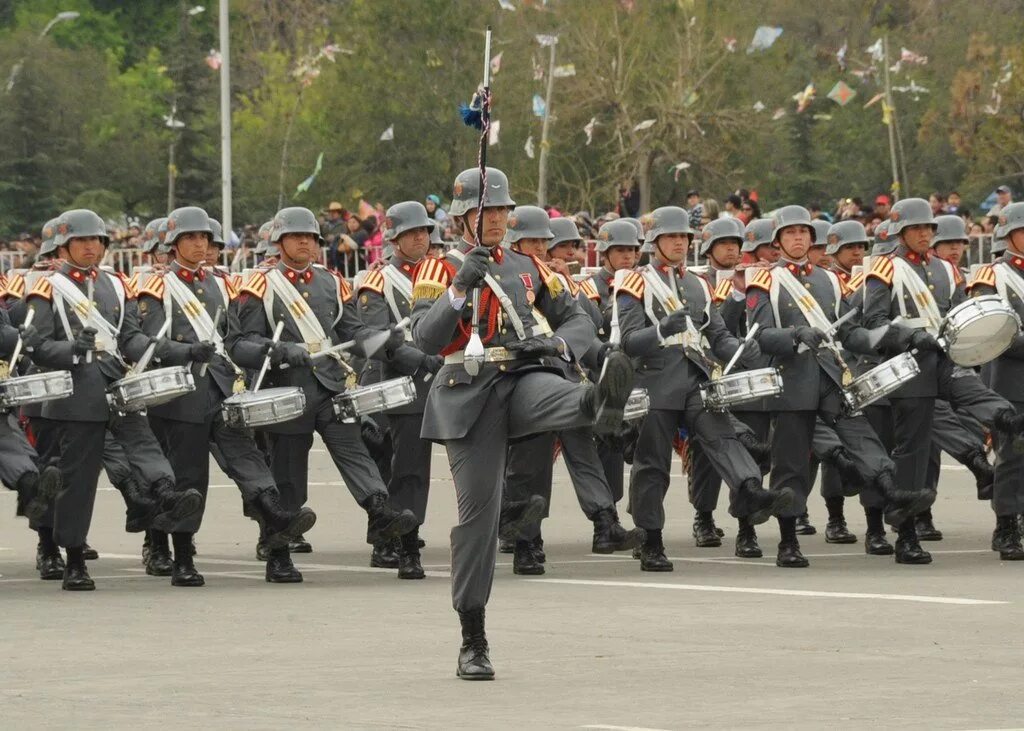 Парад немецких войск. Армия Чили. Парад в Чили. Армия Чили униформа. Армия Чили на параде.