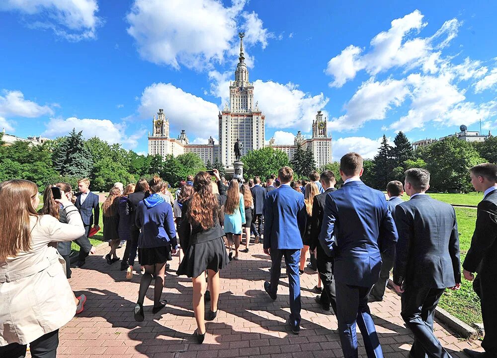 Мгу мероприятия. МГУ Студенческая жизнь. МГУ Москва студенты. Лучшие университеты России. МГУ ведущий вуз.