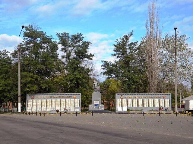 Рп5 мамон воронежской. Памятники село верхний Мамон Воронежской области. Верхний Мамон парк. Достопримечательности села верхний Мамон. Верхний Мамон памятник.