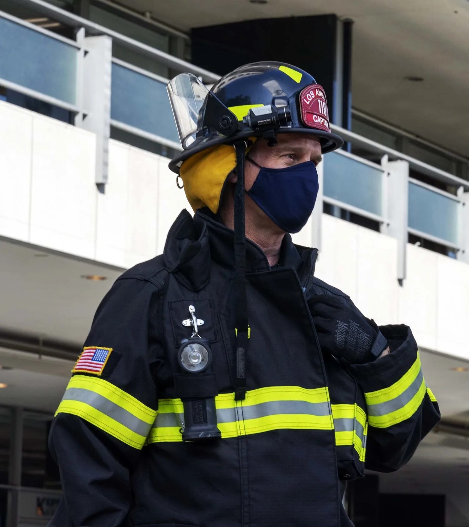 911 служба спасения на английском. 911 служба спасения сериал 4 сезон. 911 служба спасения сериал 2021. оливер старк 911.