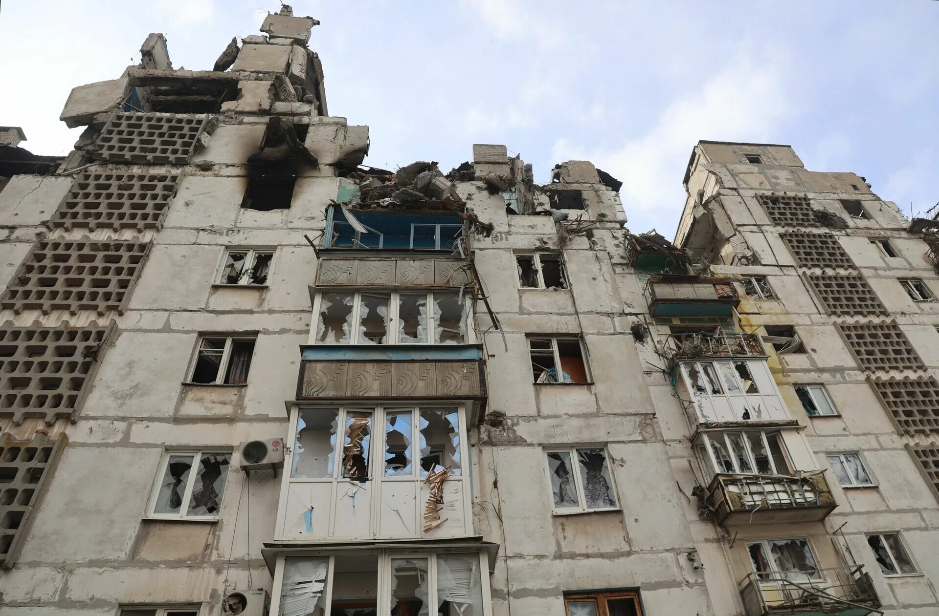 Разрушенные города Украины 2022 Мариуполь. Мариуполь после обстрела 2022. Мариуполь после бомбежки 2022.