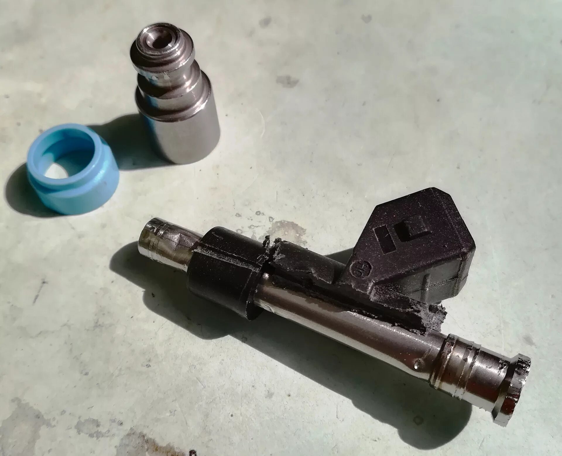 Таблица впрыска топливных форсунок. Топливная форсунка двигателя r2 артикул. Электрогидравлическая форсунка common rail. Форсунка блока lynx diesel. Давление впрыска форсунки.