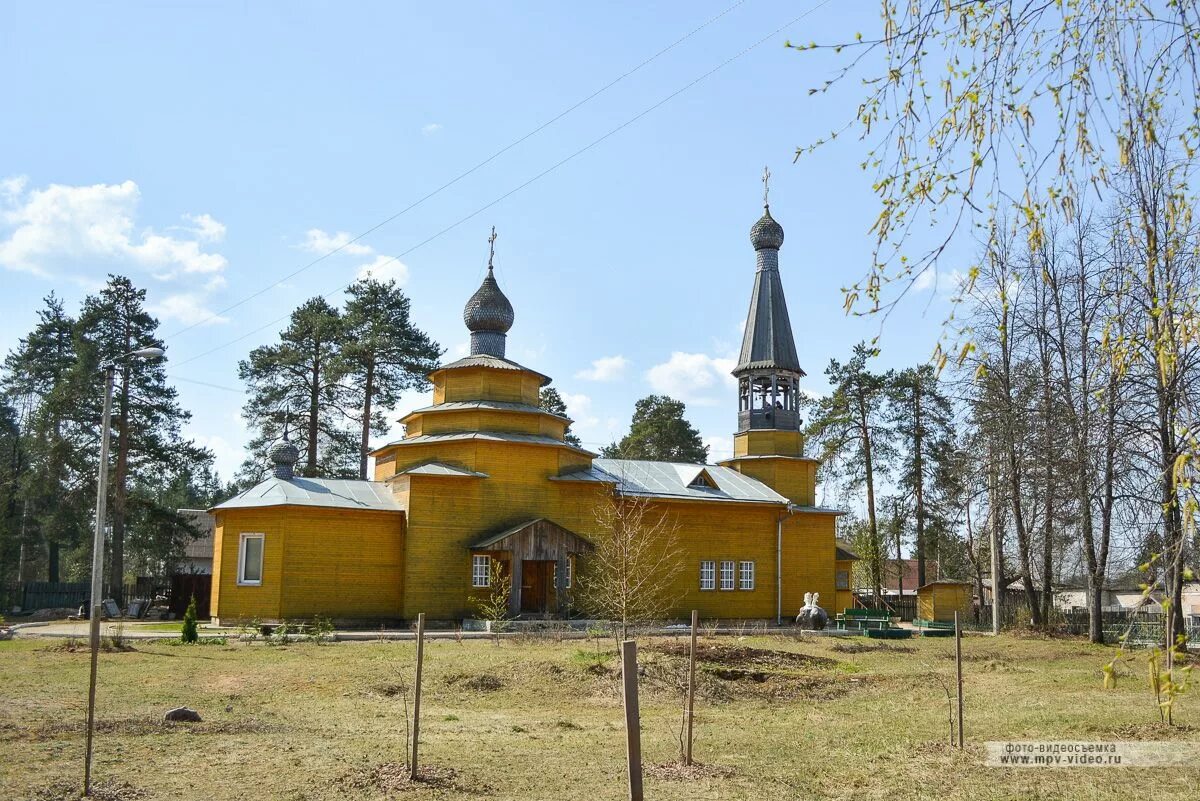 Новгородская область поселок хвойнинское. Хвойная Новгородская область. Деревня Хвойная Новгородская область. Церковь в Хвойной Новгородская. Посёлок Хвойная Церковь Никандра.