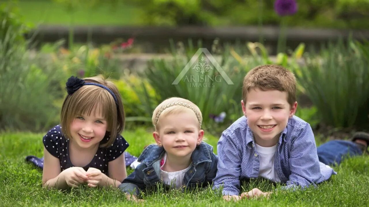 My sister kids. Family three. family 3 kids. one photo with three kids.