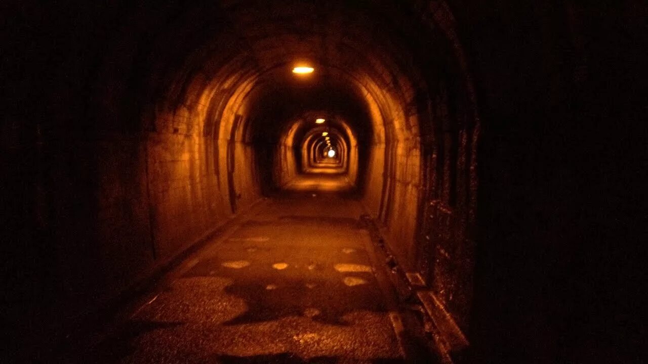 Тоннель на жидилова севастополь. Старый тоннель. Длинные старинные тоннели. Туннель сюэшань тайвань. Железнодорожный тоннель евротоннель.