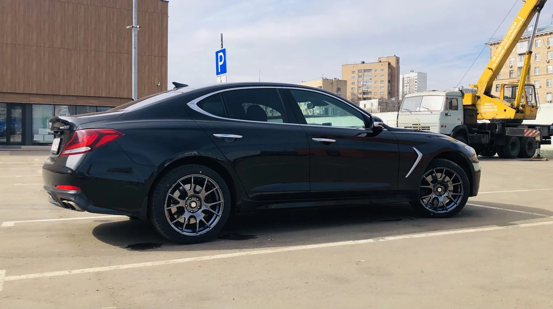 Диски Genesis g70 r19. Диски g 70 на Genesis g70. Диски Momo Genesis g70. Genesis g70 черный матовый. Диски на генезис