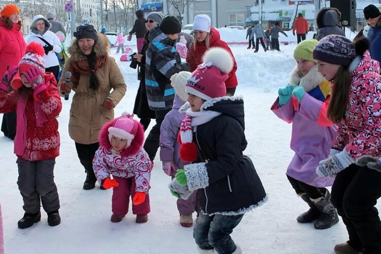 Дед мороз с гармонью. Подвижная игра два мороза в подготовительной группе. Играет мороз. Подвижная игра два мороза. Играет мороз.