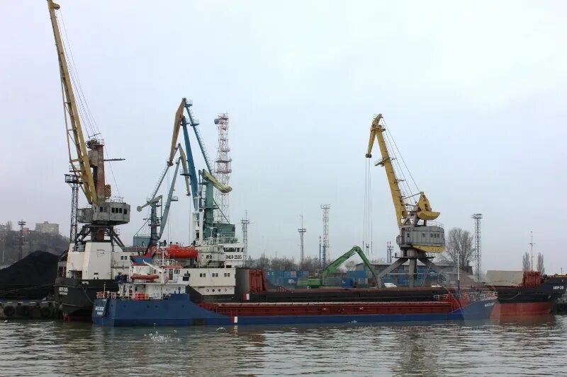 Подход судов в порт таганрог. Морской порт таганрог. таганрогский морской торговый порт город таганрог. порт таганрога сверху. морской порт таганрог грузооборот.