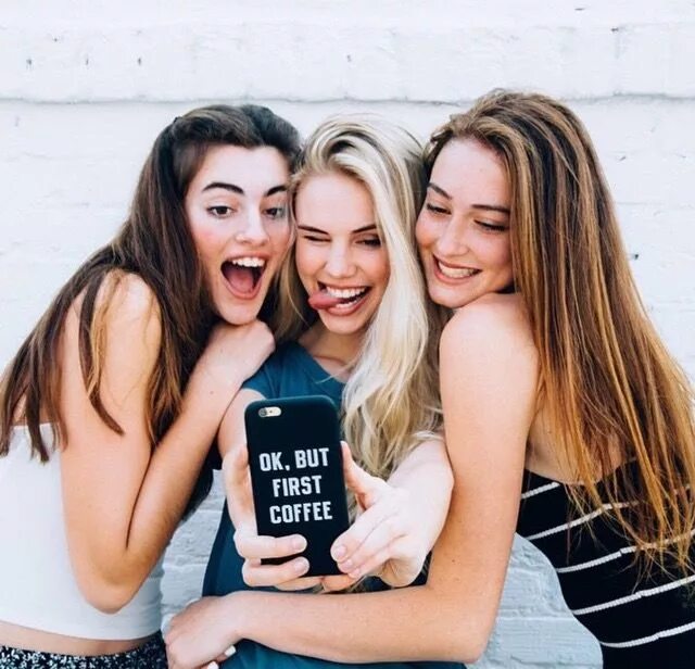 Две подружки после школы. Best friends shopping. Картинка для семейного чата. Подруги тг чат. Чат картинка.