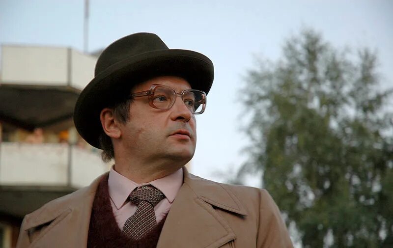 Леонид громов груз 200. Леонид громов груз 200. Депутат ростовской области. Груз 200 актеры. Учитель у доски.