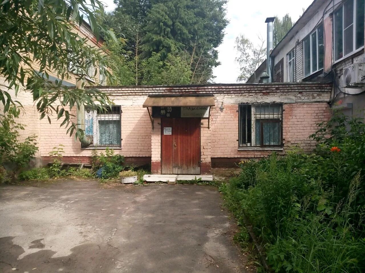 Black white липецк. Московский 184. Московский 184. Ул московская 184. Московская 184а калуга.