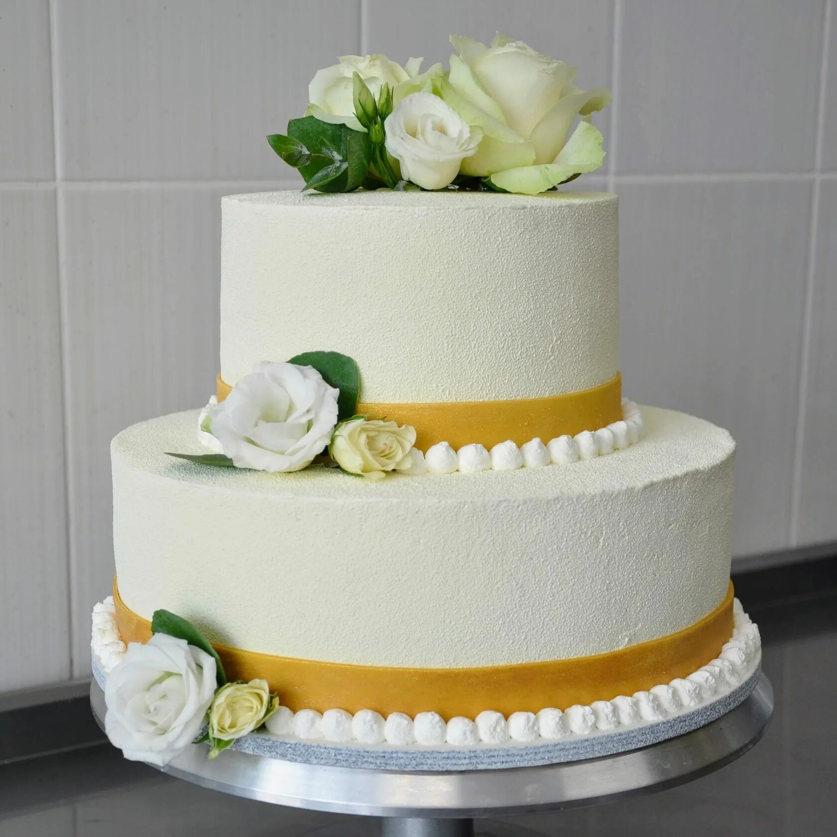 Сколько стоит 5 кг торта. Свадебный торт!. Свадебные торты двухъярусные оригинальные. Свадебный торт 2 ярусный. Свадебный торт 3 кг.